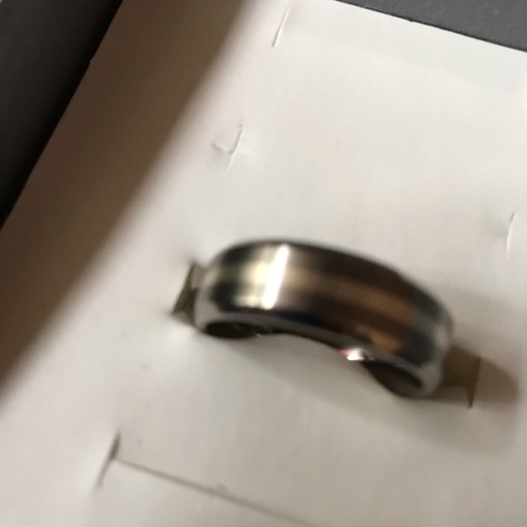 NWOT mens Titanium and Silver Band👍🏼 - Picture 3 of 4